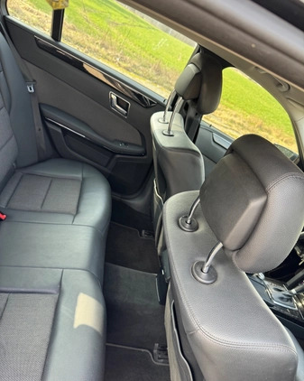 Mercedes-Benz Klasa E cena 40900 przebieg: 232951, rok produkcji 2010 z Pelplin małe 254